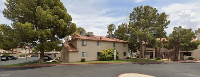 Foto del edificio - 725 Rock Springs Dr