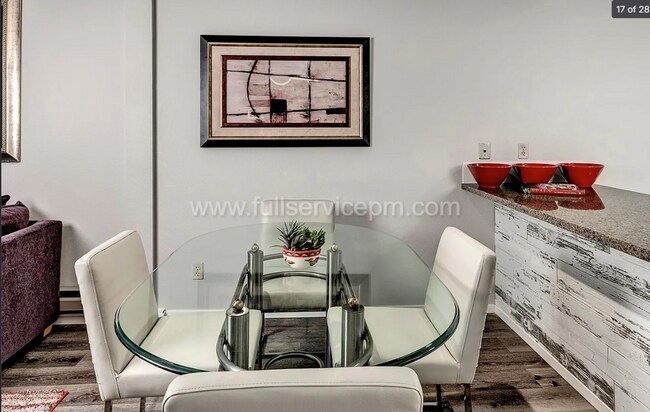 Foto del edificio - Spacious, Modern Northgate Condo w/ Quartz Kitchen, Secure Parking, Pool & Light Rail Access