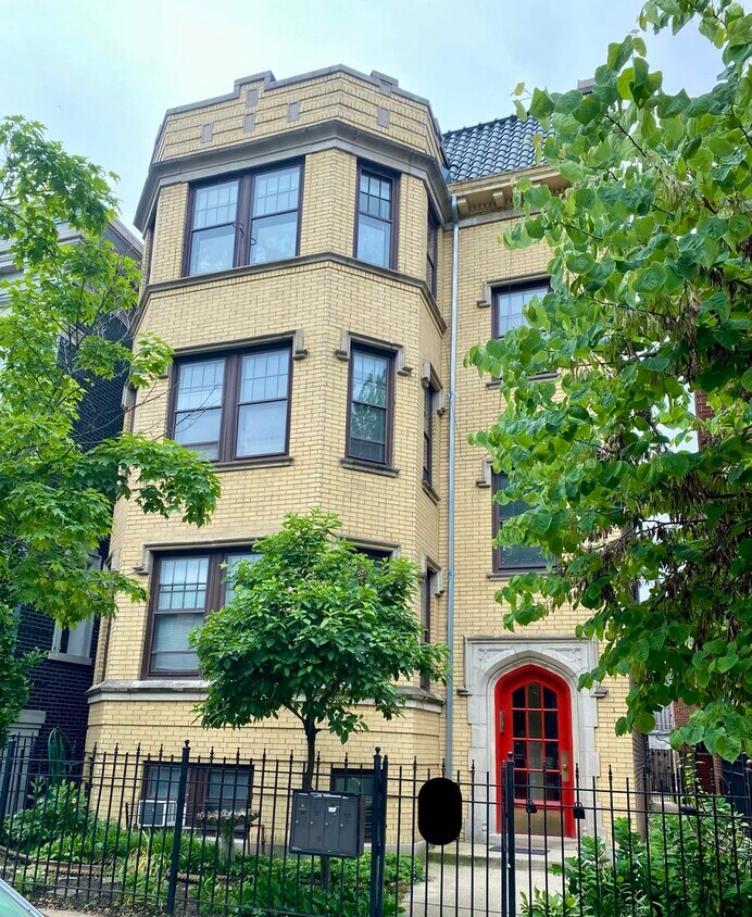 Primary Photo - 3746 N Wayne Ave