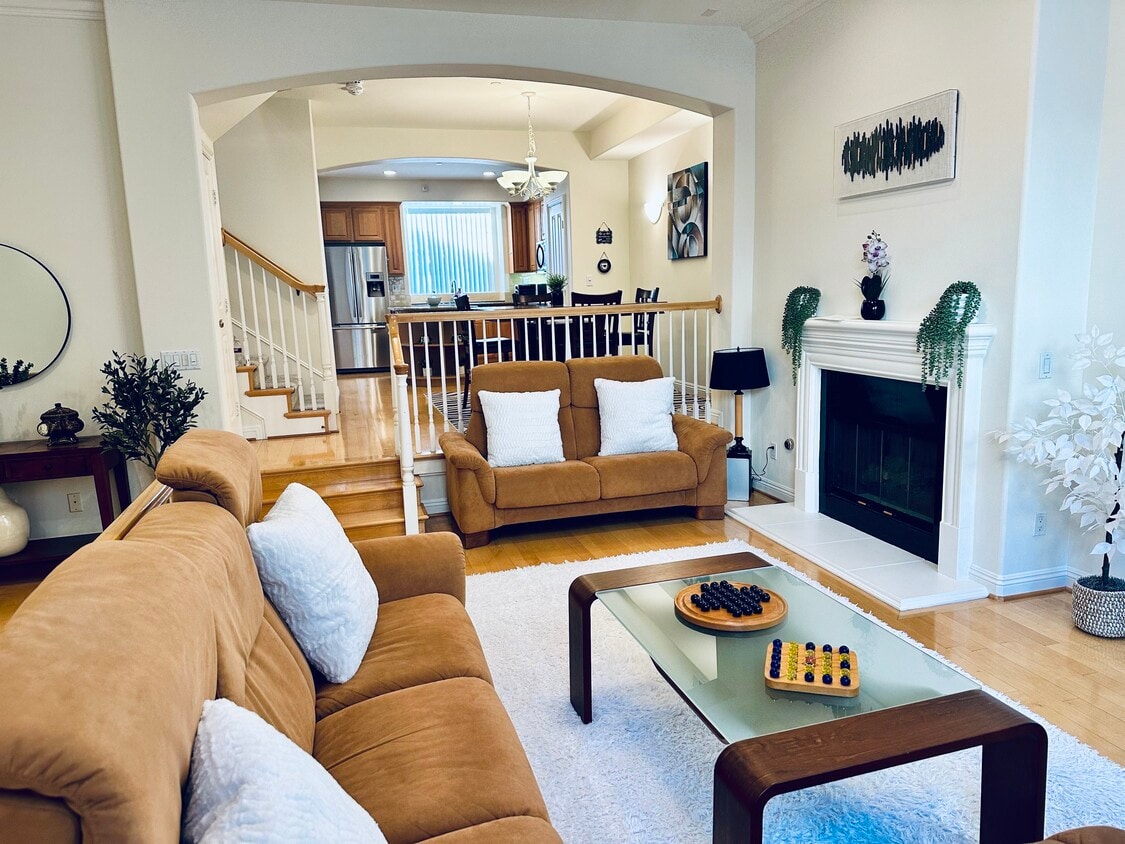 Primary Photo - 4106 W Kling St