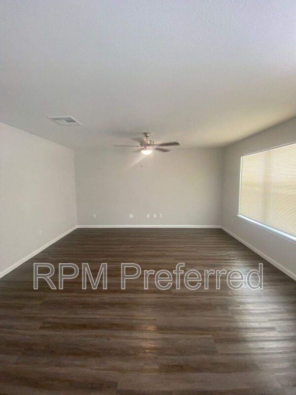 Foto del edificio - 1210 Denison Ave
