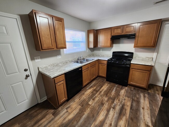 Building Photo - 924 Rarig Ave