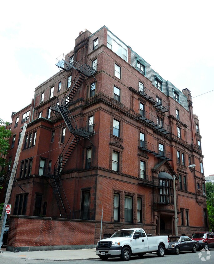 Building Photo - 20 Fairfield St