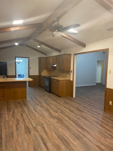 Building Photo - 905 Towne Lake Dr