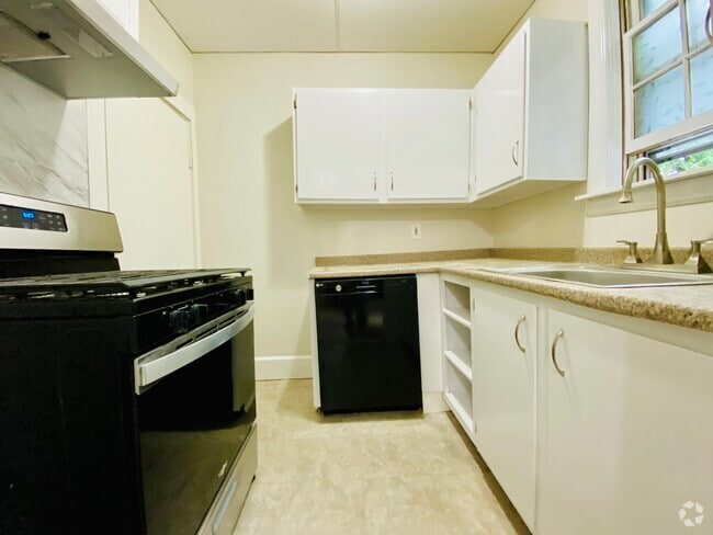 Building Photo - 16 Montvale Ave