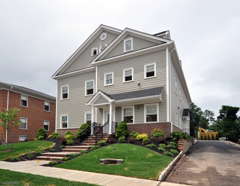 Primary Photo - 802 S Ave W