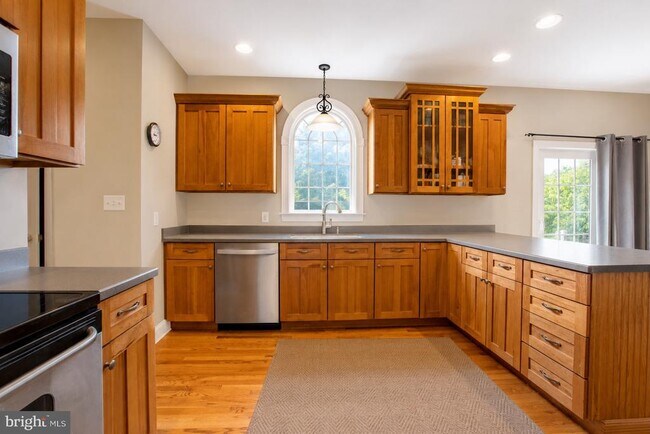Foto del edificio - 13624 Creek View Dr