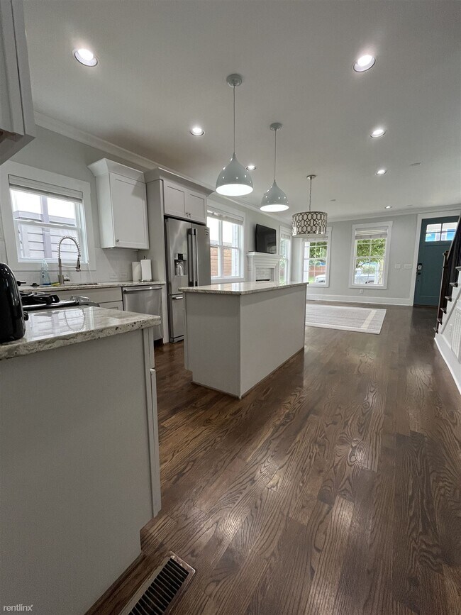 Building Photo - 4 br, 3 bath House - 1705A 14th Avenue South