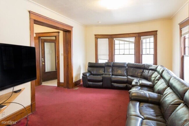 Building Photo - 7 br, 3 bath House - 518 Monroe St