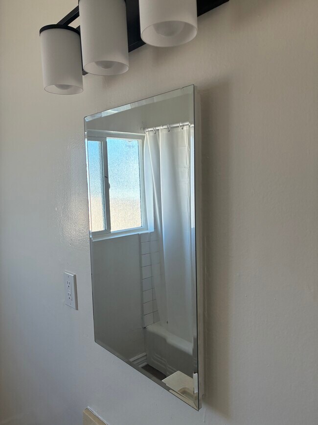 Foto del edificio - 1068 E Artesia Blvd