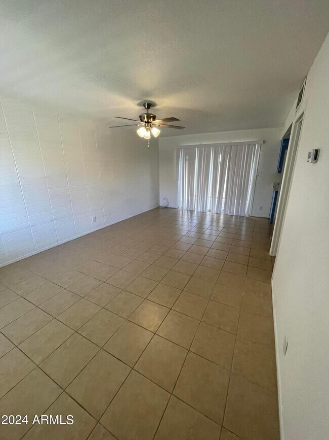 Foto del edificio - 6721 McDowell Rd