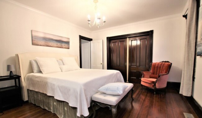Building Photo - Get $1000 upon Closing!  Fantastic Apt for BU students near Campus!  Heat and Hot Water Included!