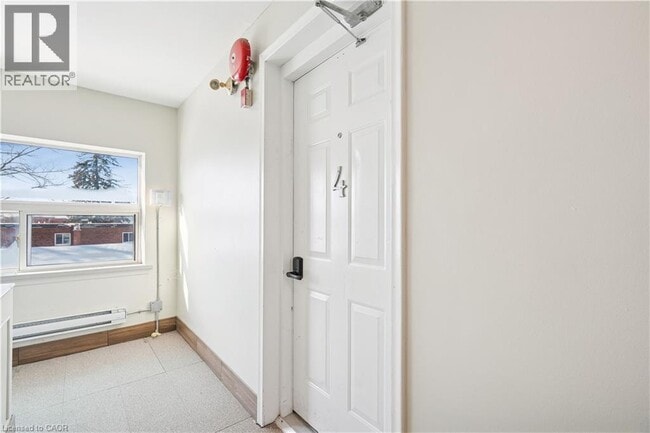 Building Photo - 1 Elgin St N