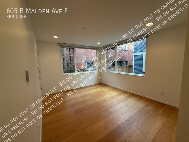 Foto del edificio - Stunning 3-Bed, 3-Bath Townhome in North C...