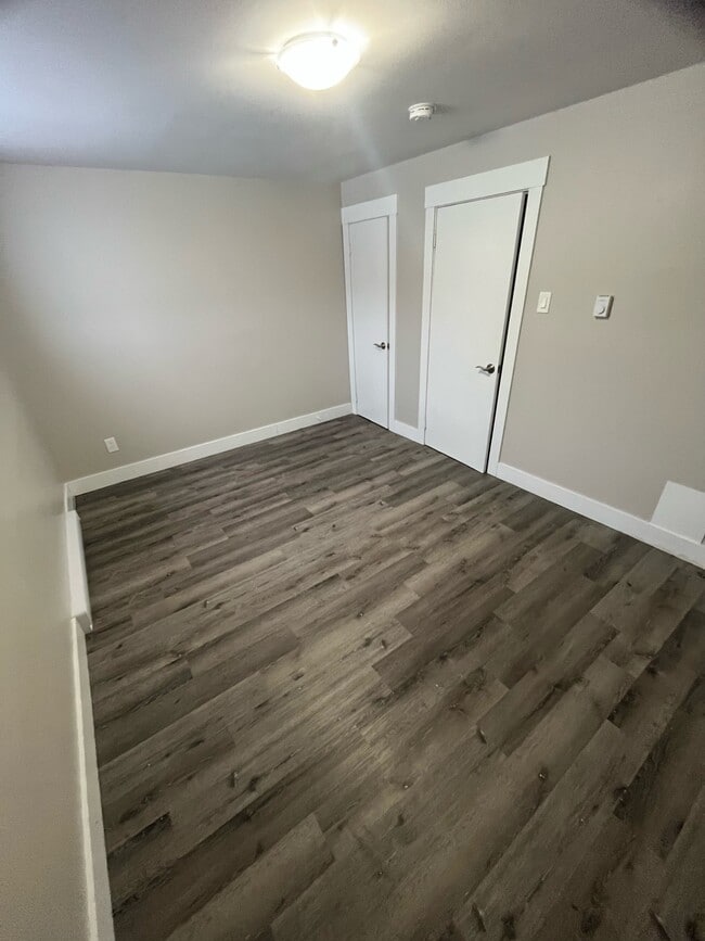 Building Photo - 46 Terris Ave