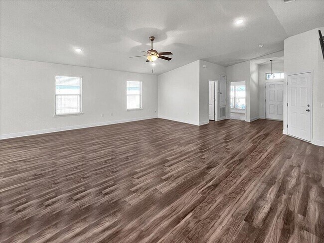 Foto del edificio - 6257 Redberry Dr