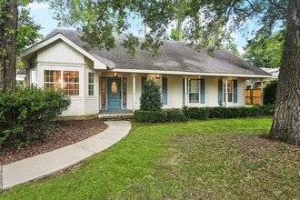 Building Photo - 406 Trinity Ln