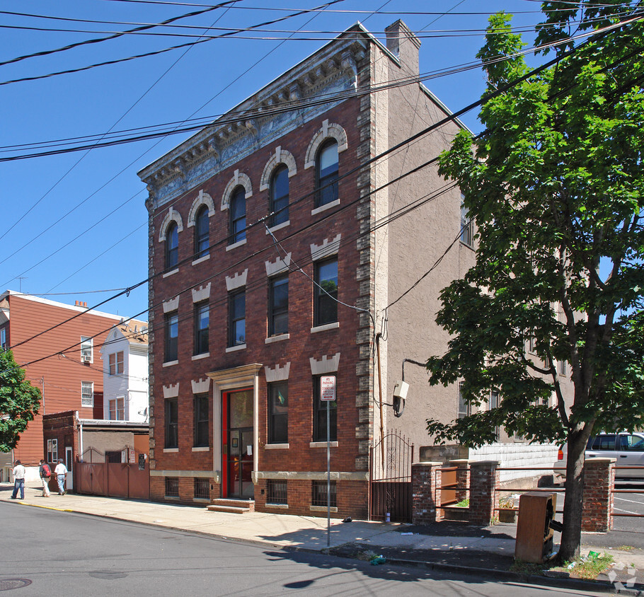 Foto del edificio - 100-102 Warwick St