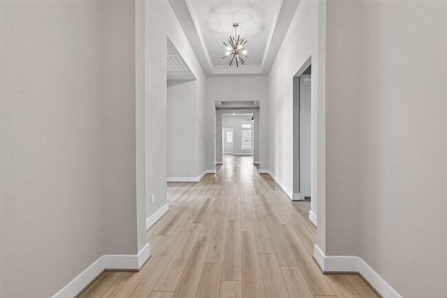 Building Photo - 2022 Serene Spgs Dr