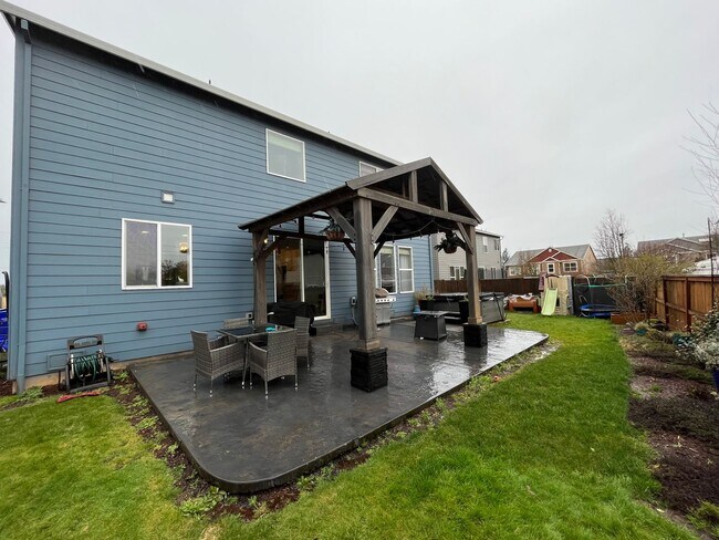 Building Photo - Beautiful 4 Bed, 2.5 Bath House in Caulfie...