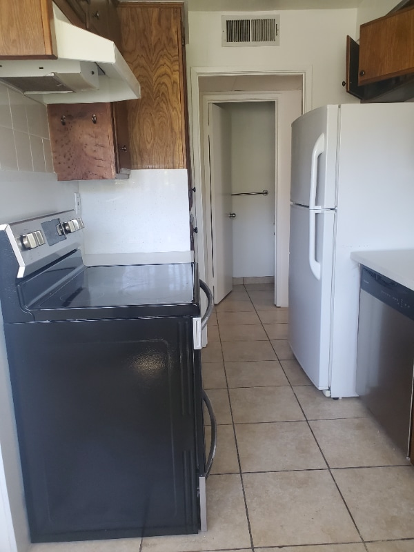 Building Photo - 1111 S Corning St