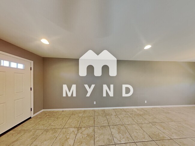 Building Photo - 5550 N 12th St #19