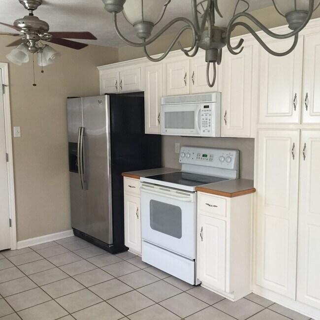 Foto del edificio - Sorry No Smoking and Pets Permitted with Restrictions