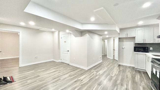 Building Photo - 16 Hawtrey Rd