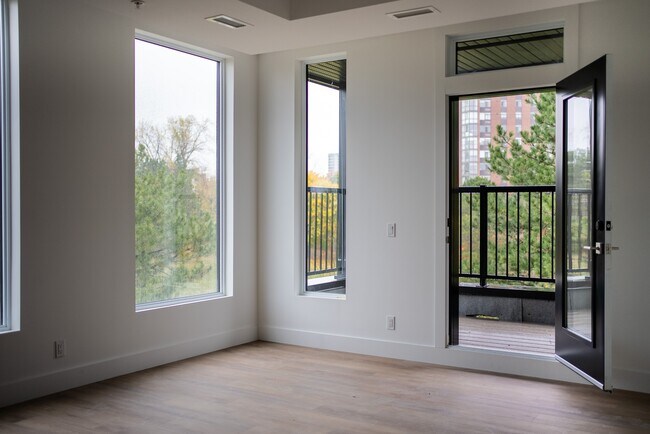 Building Photo - 841 Grenon Ave