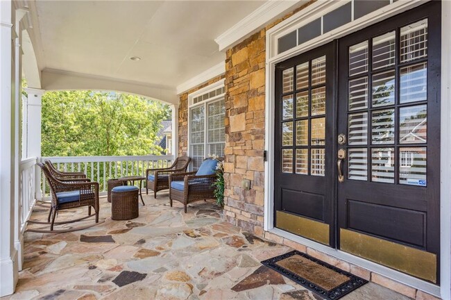 Foto del edificio - 525 Lakehill Way