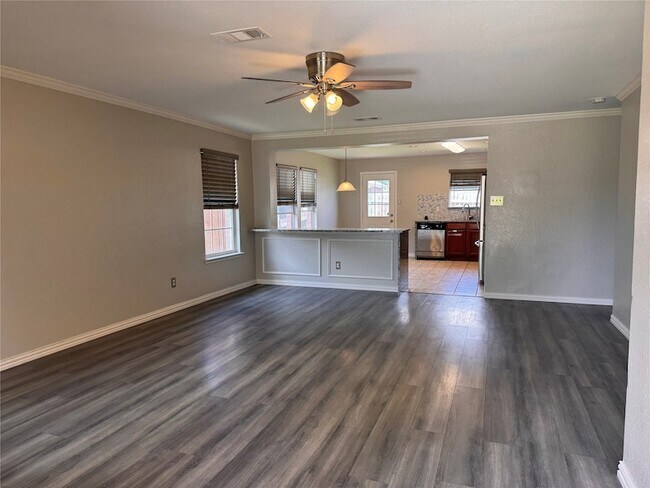 Building Photo - 5925 McKaskle Dr