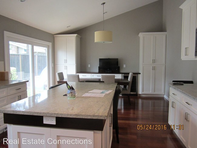 Building Photo - 2442 Adonis Way