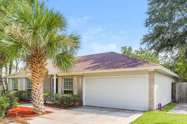 Building Photo - 1903 Suwannee River Dr
