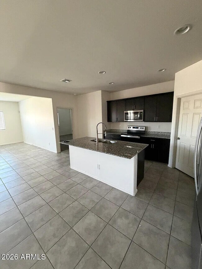 Foto del edificio - 4816 S 111th Dr
