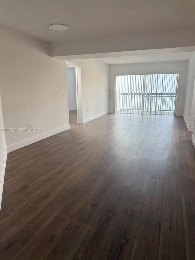 Foto del edificio - 6276 NW 186th St