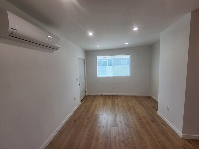 Foto del edificio - 10940 Oxnard St