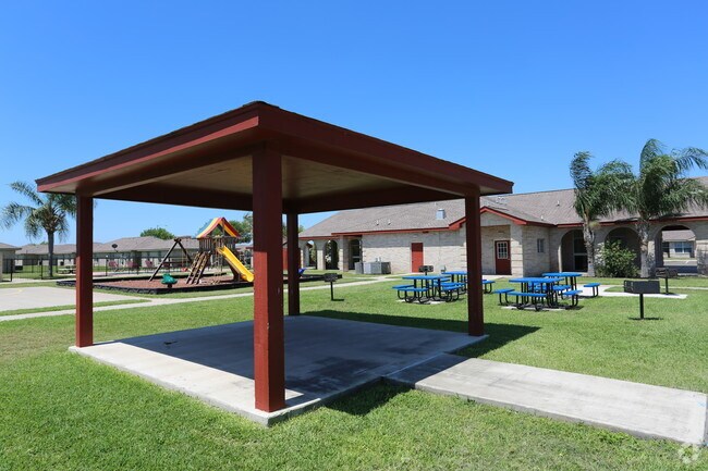 Pabellón - Valley View Apartments