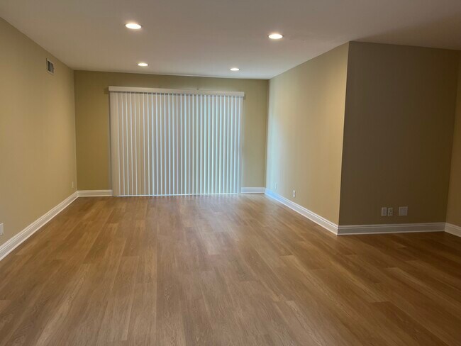 Building Photo - 22907 Lanark St