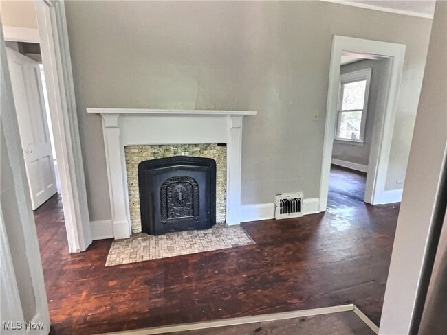 Building Photo - 306 N Mantua St