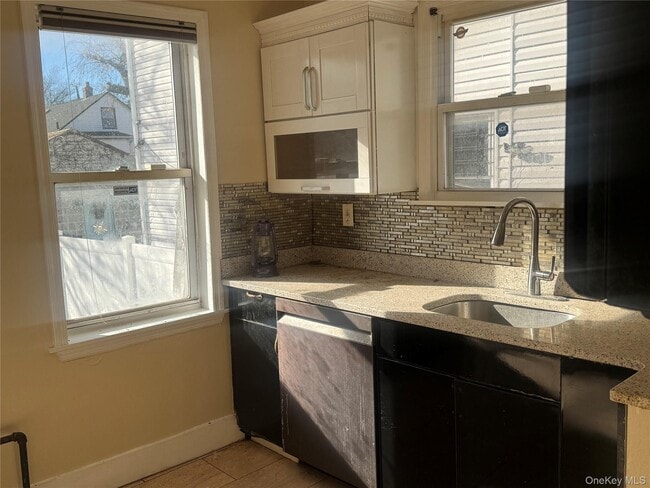 Foto del edificio - 90-14 Silver Rd