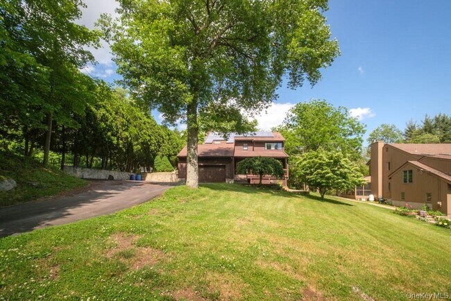 Foto del edificio - 64 Furnace Woods Rd