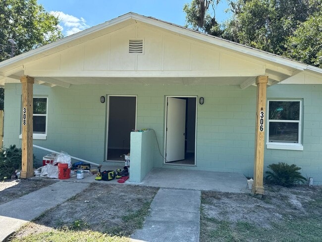 Building Photo - 306 SW 19th Ave