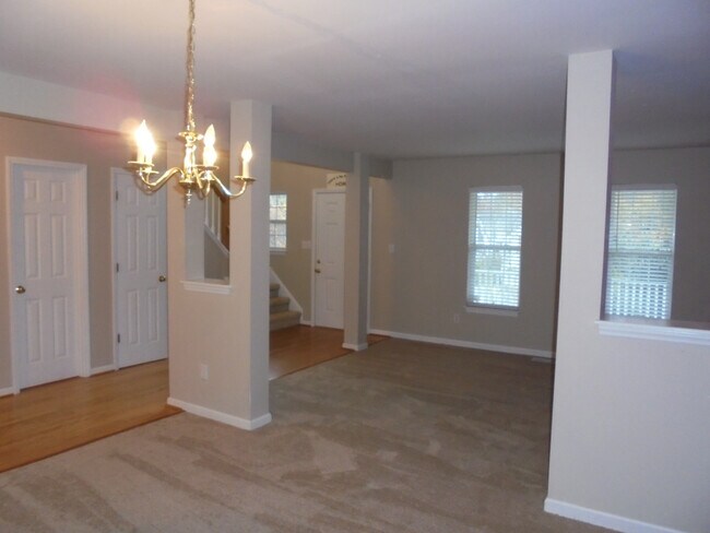 Foto del edificio - Spacious 2 story with double garage in Jam...