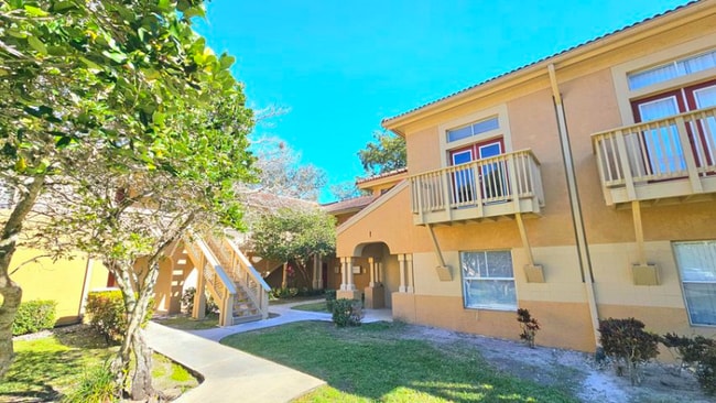 Building Photo - 4823 Via Palm Lakes Via