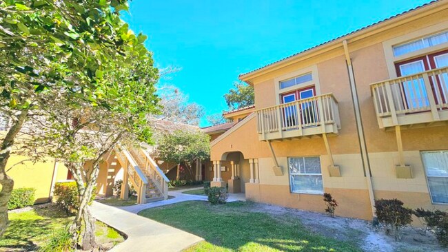 Foto del edificio - 4823 Via Palm Lakes Via