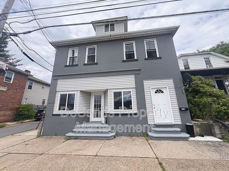 Primary Photo - 1020 Duss Avenue