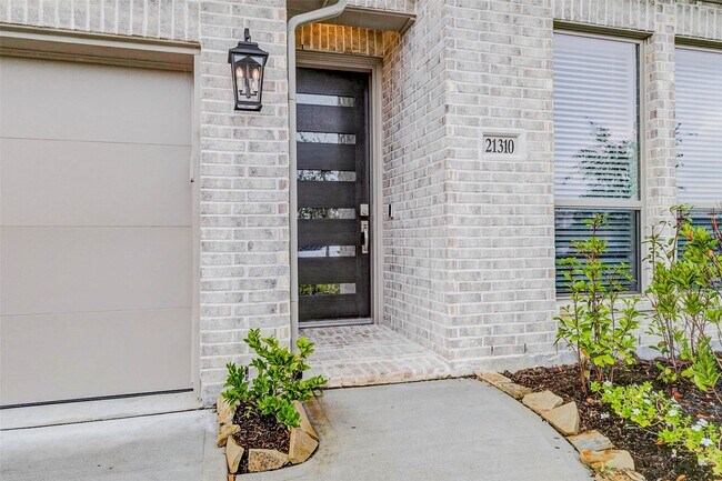 Building Photo - 21310 Manatee Rock Ln