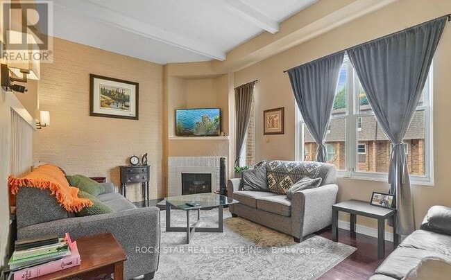 Building Photo - 70 Upper Canada Dr