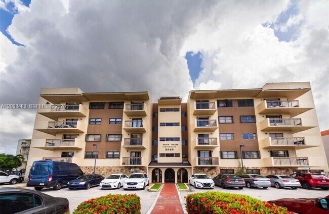 Foto del edificio - 5249 NW 7th St