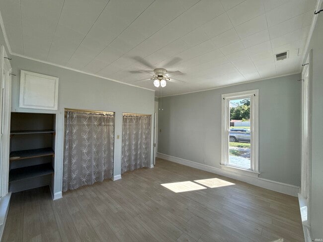 Building Photo - 7 Oak St